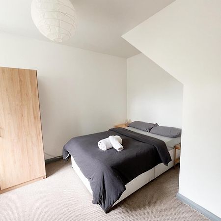 Well-Equipped 4 Bedroom House Close To City Centre Leeds  Dış mekan fotoğraf