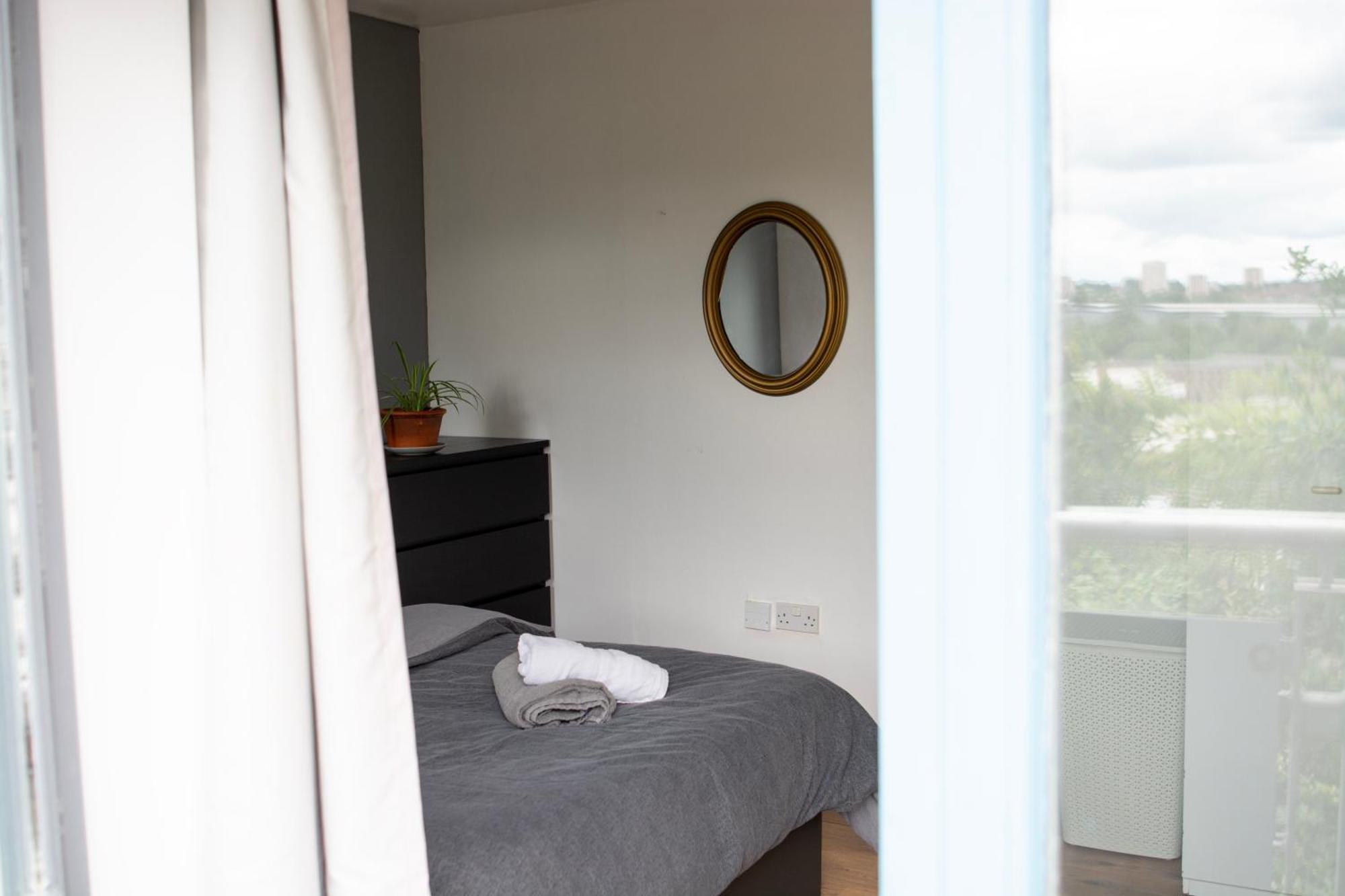 Well-Equipped 4 Bedroom House Close To City Centre Leeds  Dış mekan fotoğraf