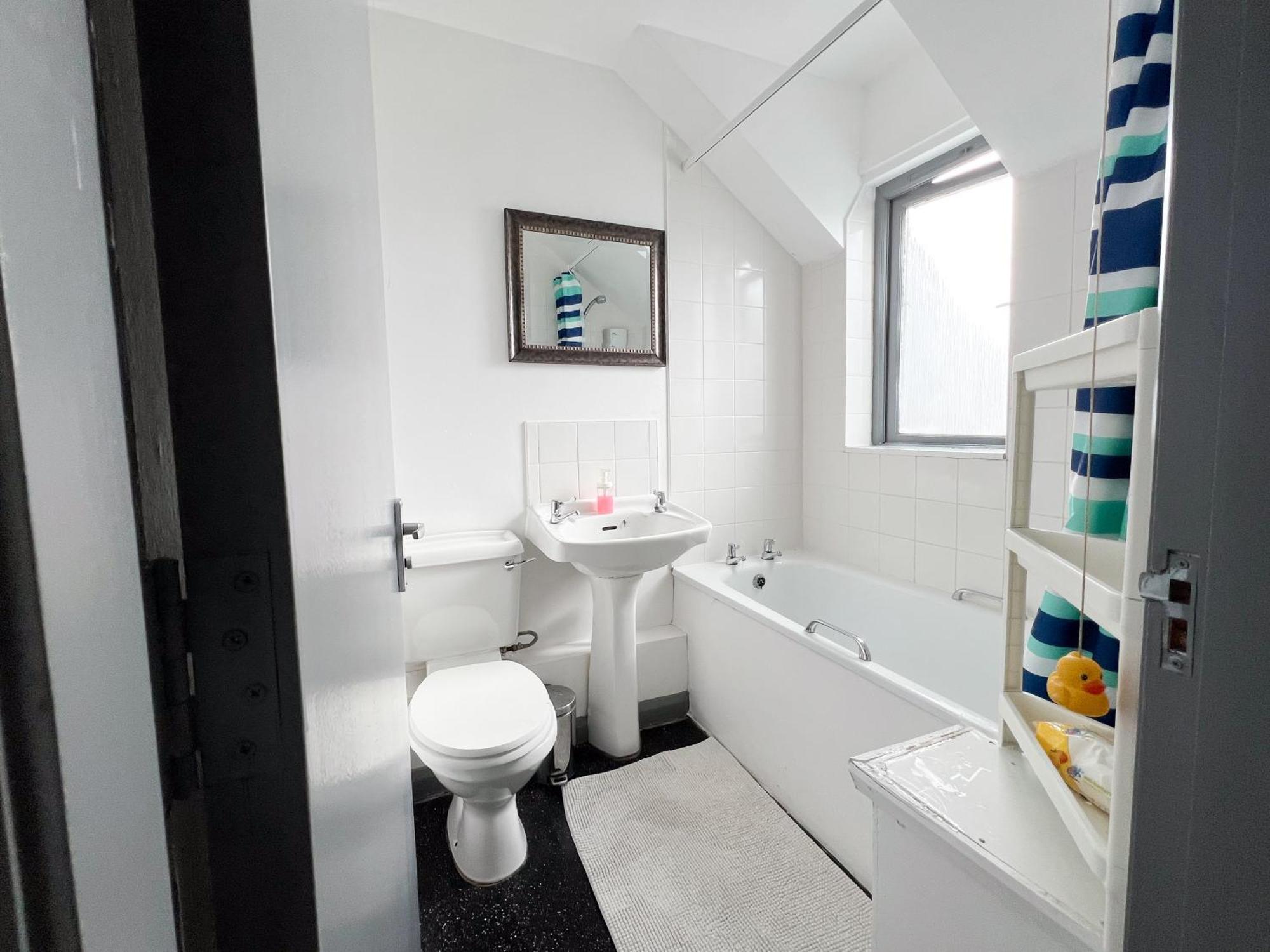 Well-Equipped 4 Bedroom House Close To City Centre Leeds  Dış mekan fotoğraf