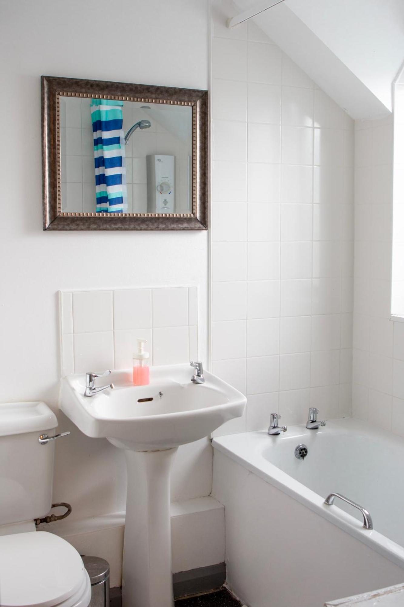 Well-Equipped 4 Bedroom House Close To City Centre Leeds  Dış mekan fotoğraf